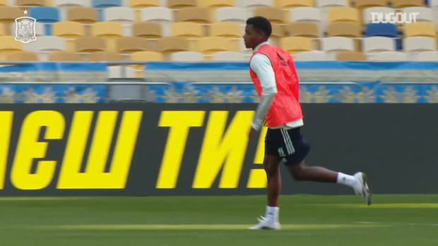 Great goals from Spain's training session at Kyiv’s Olympic Stadium